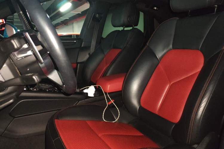 Used Porsche Macan 2021 Macan 2.0T Left Front Seat
