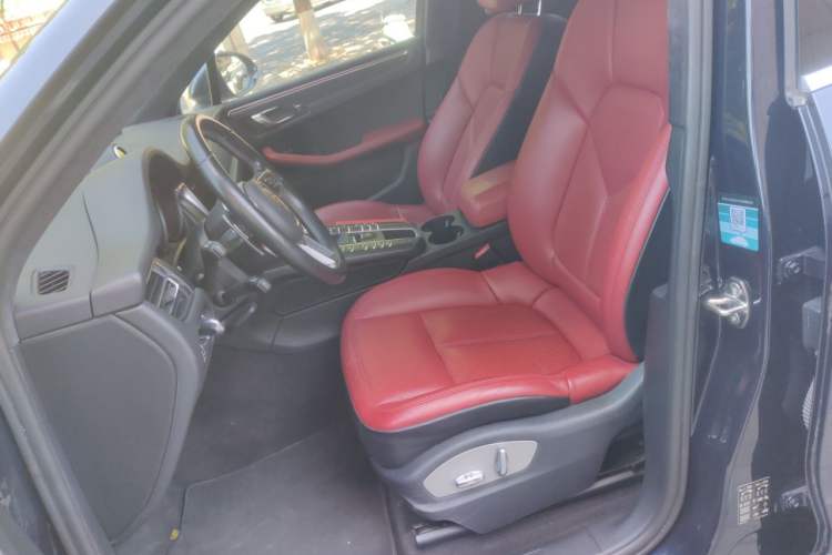 Used Porsche Macan 2021 Macan 2.0T Left Front Seat