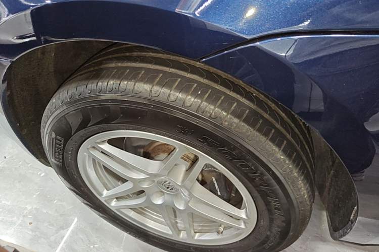 Used Porsche Macan 2021 Macan 2.0T Left Front Wheel Hub
