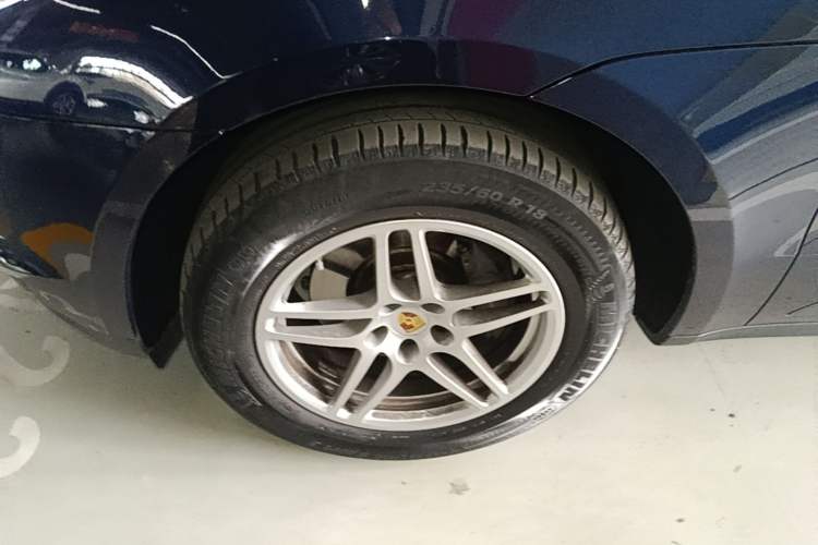 Used Porsche Macan 2021 Macan 2.0T Left Front Wheel Hub