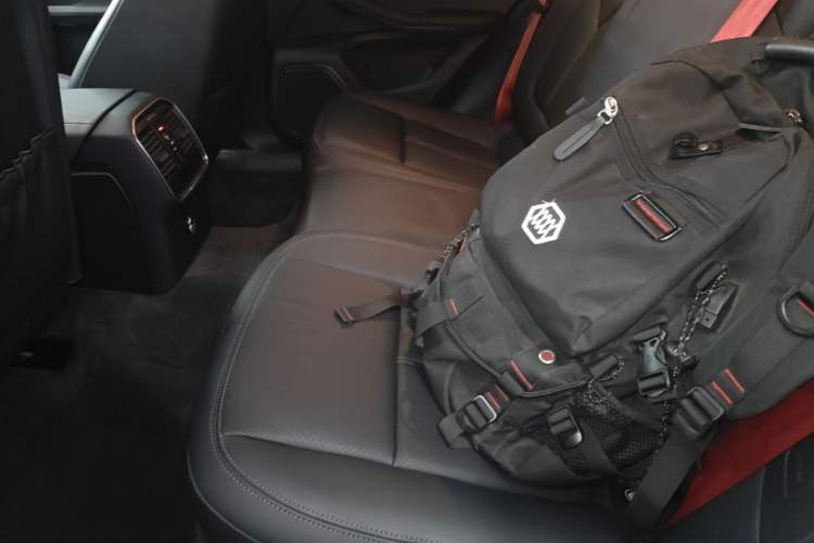 Used Porsche Macan 2021 Macan 2.0T Left Rear Seat