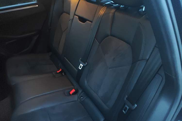 Used Porsche Macan 2021 Macan 2.0T Left Rear Seat