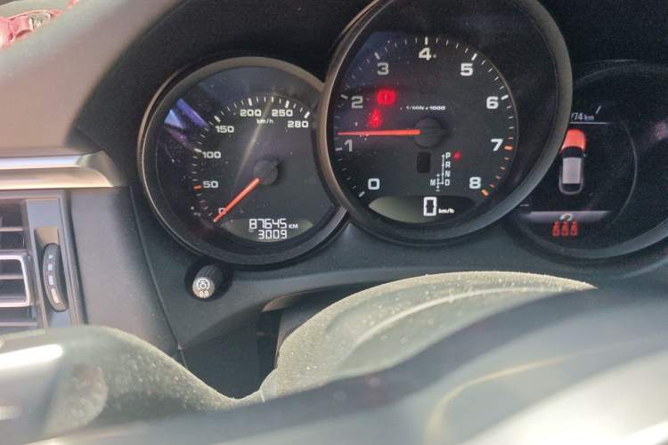 Used Porsche Macan 2021 Macan 2.0T Odometer Close Up