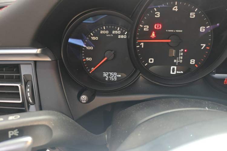 Used Porsche Macan 2021 Macan 2.0T Odometer Close Up