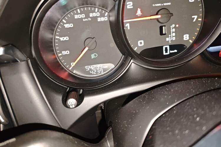 Used Porsche Macan 2021 Macan 2.0T Odometer Close Up