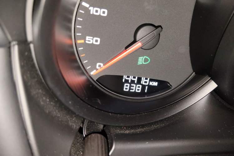 Used Porsche Macan 2021 Macan 2.0T Odometer Close Up