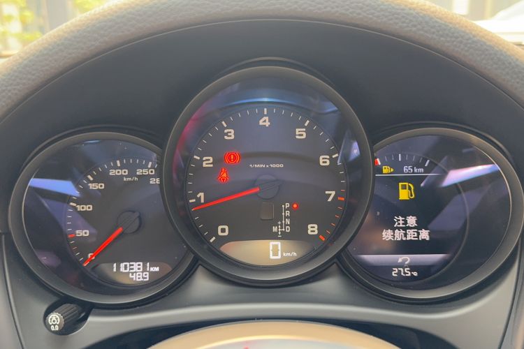 Used Porsche Macan 2021 Macan 2.0T Odometer Close Up