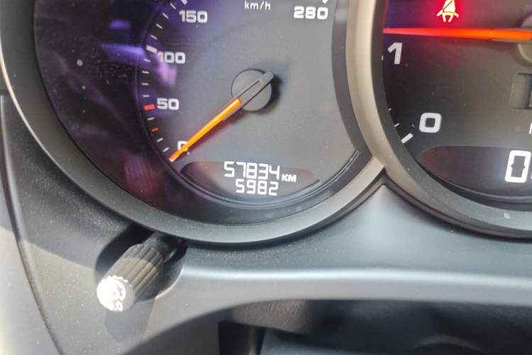 Used Porsche Macan 2021 Macan 2.0T Odometer Close Up