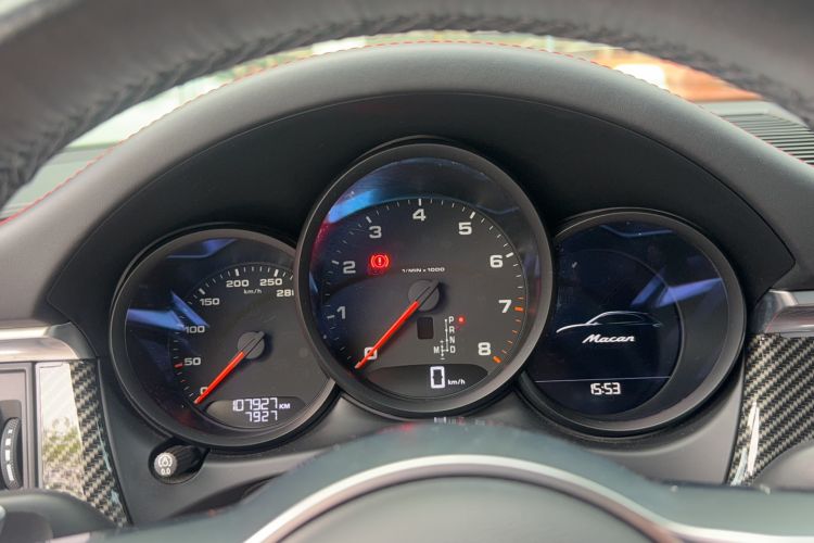 Used Porsche Macan 2021 Macan 2.0T Odometer Close Up
