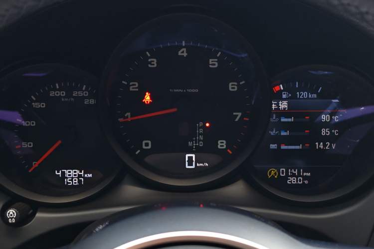 Used Porsche Macan 2021 Macan 2.0T Odometer Close Up