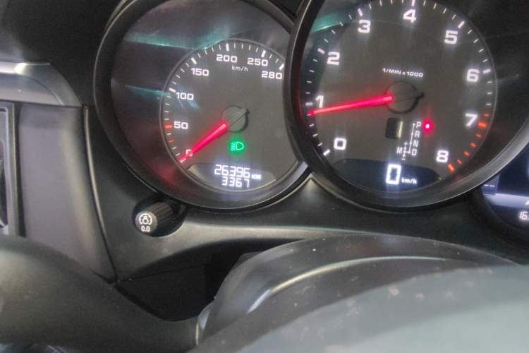 Used Porsche Macan 2021 Macan 2.0T Odometer Close Up