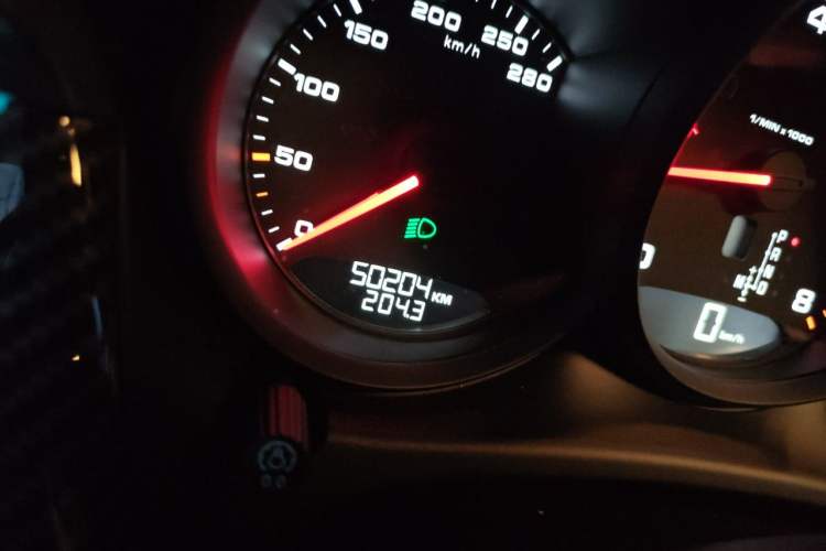 Used Porsche Macan 2021 Macan 2.0T Odometer Close Up