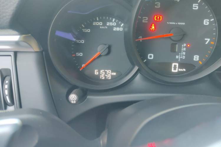 Used Porsche Macan 2021 Macan 2.0T Odometer Close Up