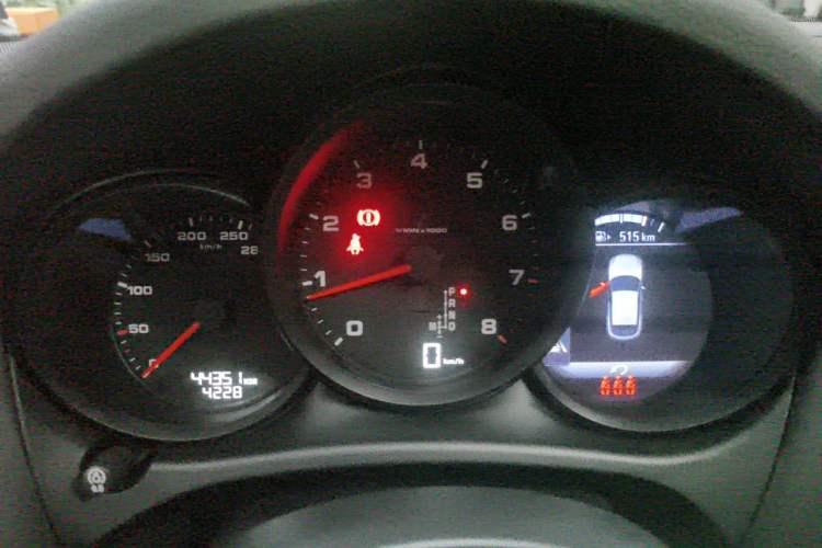 Used Porsche Macan 2021 Macan 2.0T Odometer Close Up