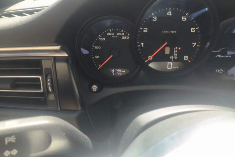 Used Porsche Macan 2021 Macan 2.0T Odometer Close Up