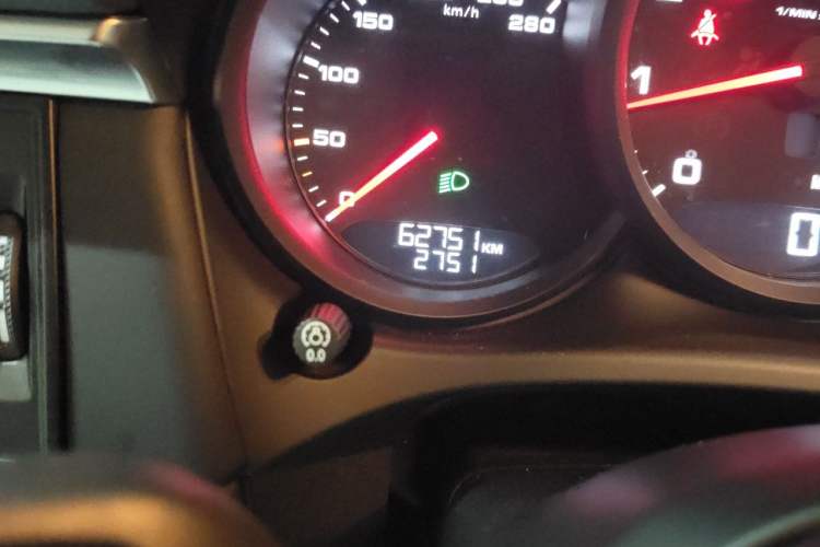 Used Porsche Macan 2021 Macan 2.0T Odometer Close Up