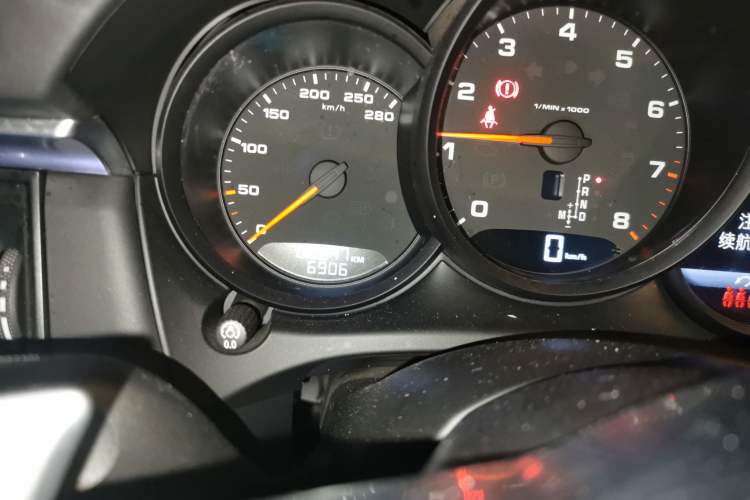 Used Porsche Macan 2021 Macan 2.0T Odometer Close Up