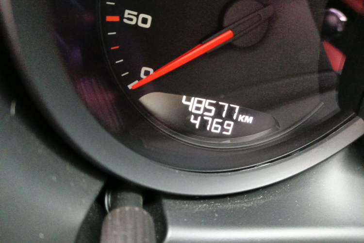 Used Porsche Macan 2021 Macan 2.0T Odometer Close Up