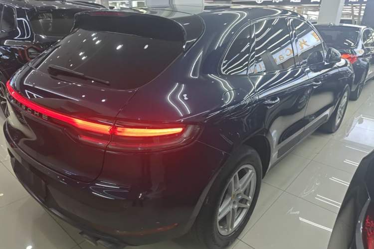 Used Porsche Macan 2021 Macan 2.0T Rear Right 45 Deg
