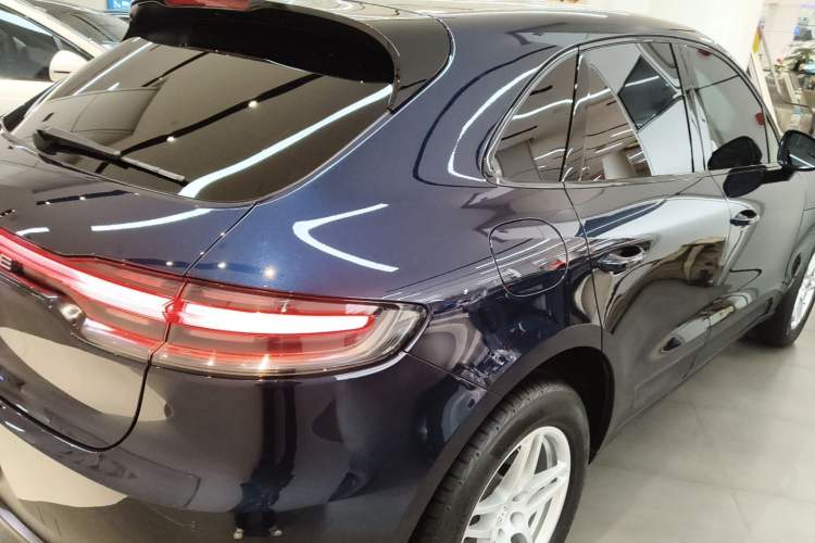 Used Porsche Macan 2021 Macan 2.0T Rear Right 45 Deg
