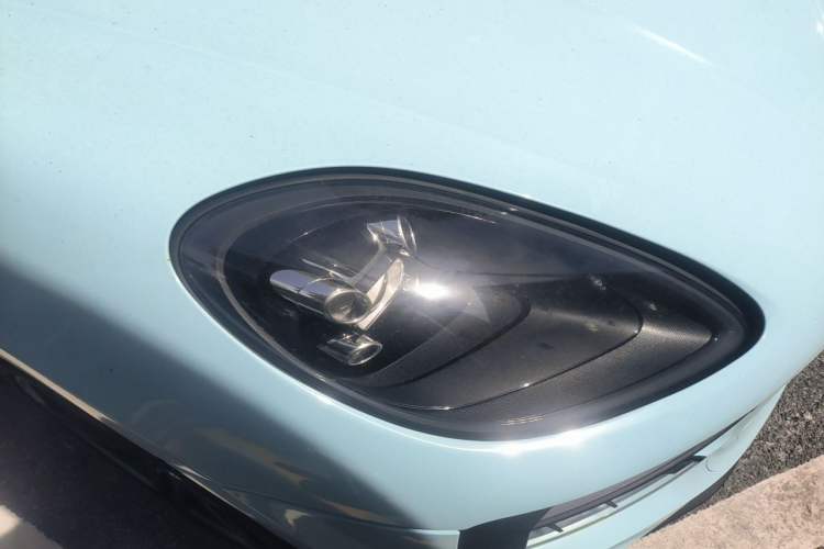 Used Porsche Macan 2021 Macan 2.0T Right Front Headlight