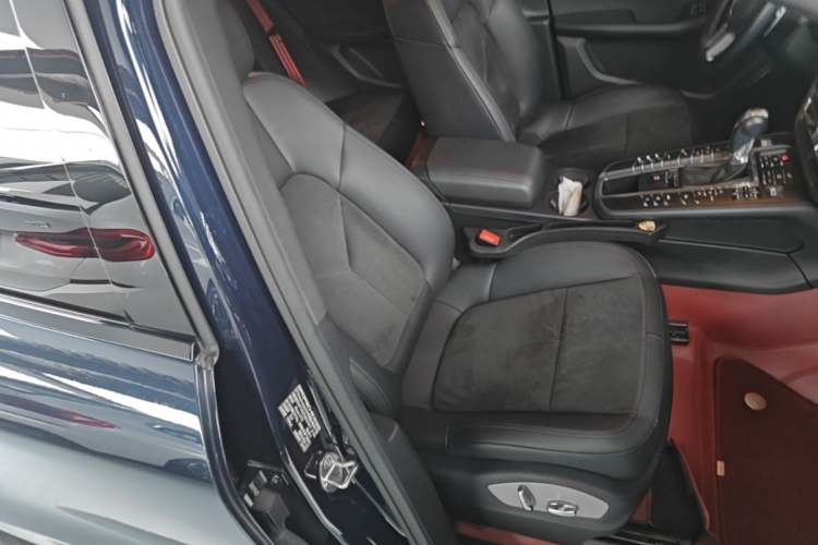 Used Porsche Macan 2021 Macan 2.0T Right Front Seat