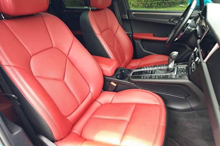 Used Porsche Macan 2021 Macan 2.0T Right Front Seat