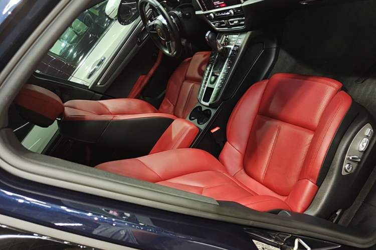 Used Porsche Macan 2021 Macan 2.0T Right Front Seat