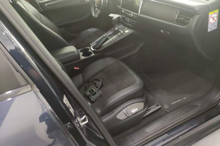 Used Porsche Macan 2021 Macan 2.0T Right Front Seat
