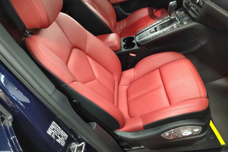 Used Porsche Macan 2021 Macan 2.0T Right Front Seat