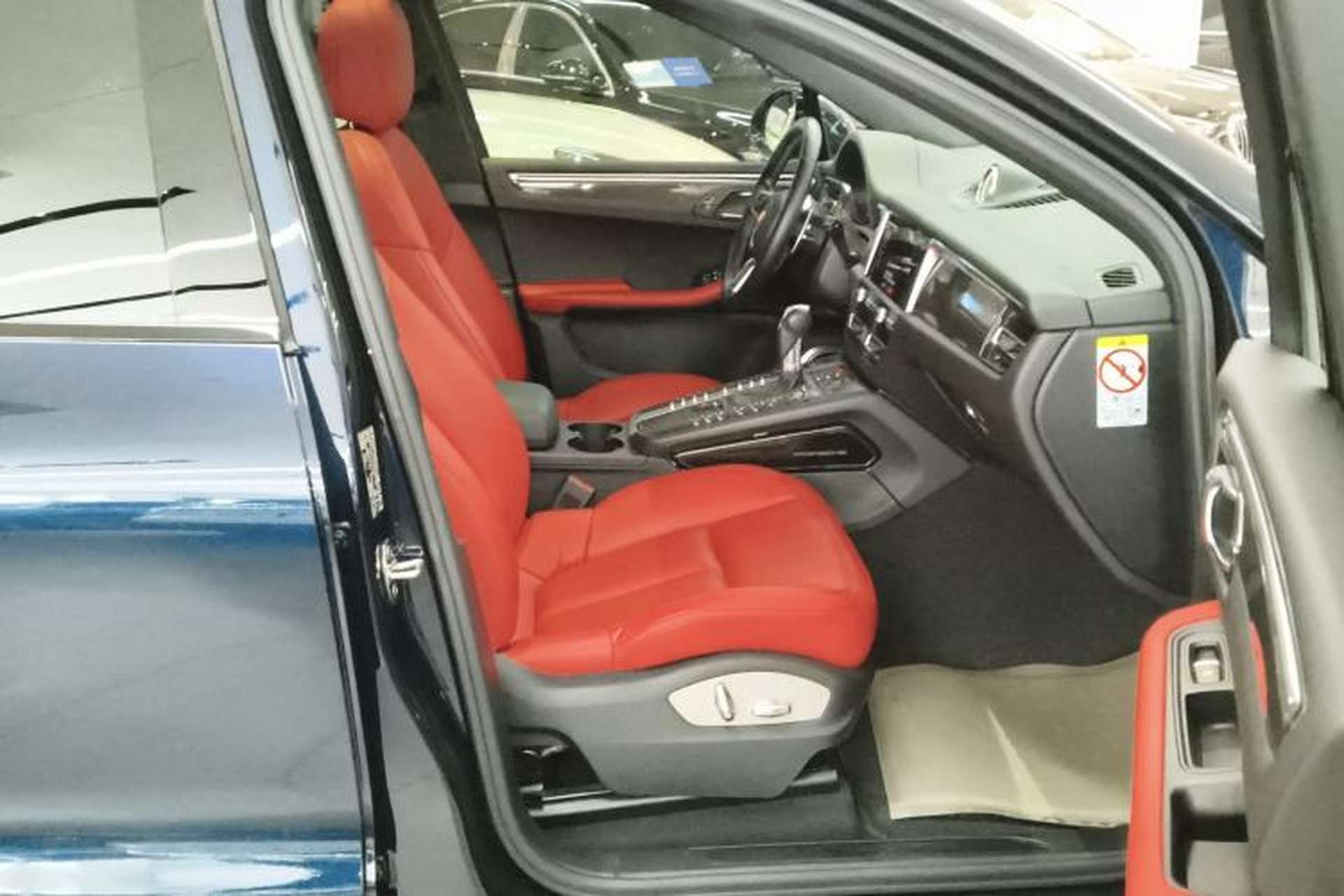 Used Porsche Macan 2021 Macan 2.0T Right Front Seat