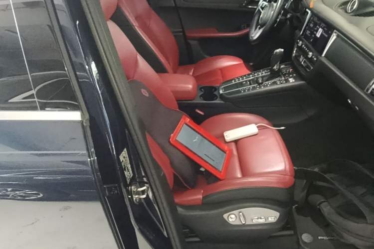 Used Porsche Macan 2021 Macan 2.0T Right Front Seat