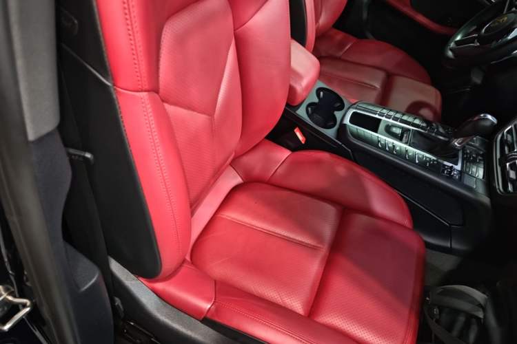 Used Porsche Macan 2021 Macan 2.0T Right Front Seat