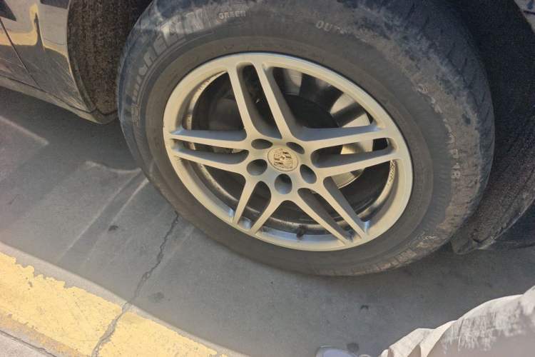 Used Porsche Macan 2021 Macan 2.0T Right Front Wheel Hub