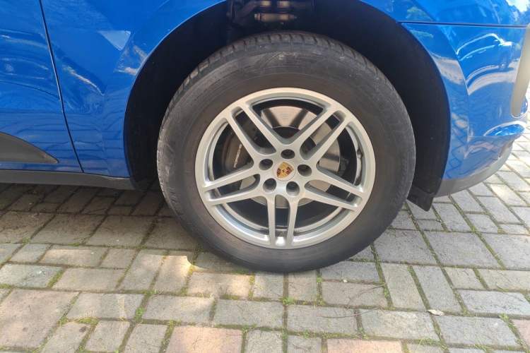 Used Porsche Macan 2021 Macan 2.0T Right Front Wheel Hub