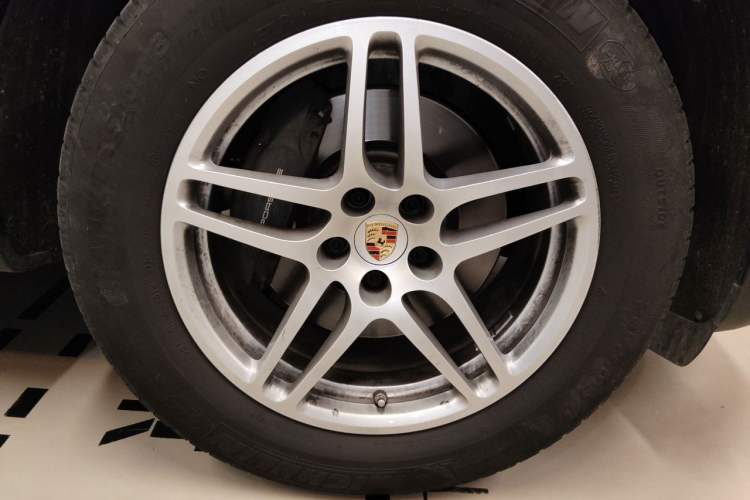 Used Porsche Macan 2021 Macan 2.0T Right Front Wheel Hub