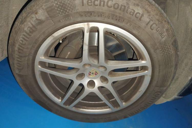 Used Porsche Macan 2021 Macan 2.0T Right Front Wheel Hub