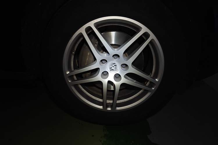 Used Porsche Macan 2021 Macan 2.0T Right Front Wheel Hub