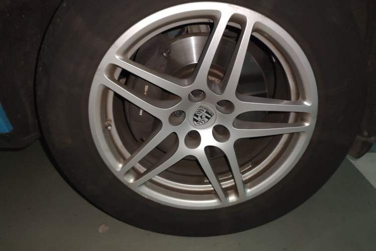 Used Porsche Macan 2021 Macan 2.0T Right Front Wheel Hub