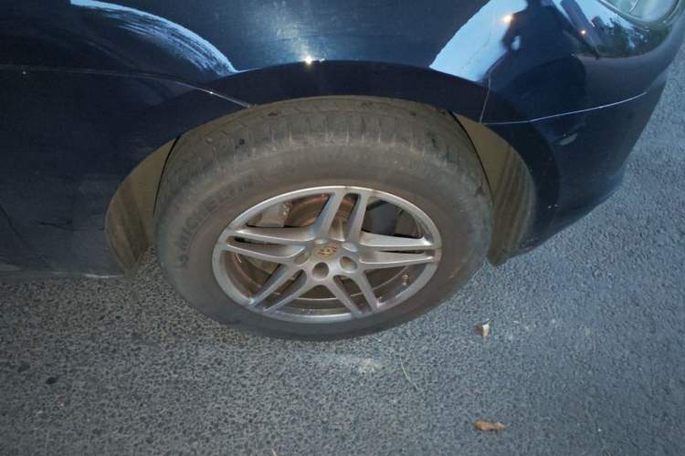 Used Porsche Macan 2021 Macan 2.0T Right Front Wheel Hub