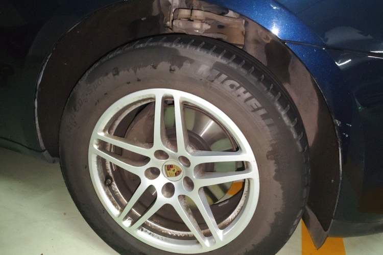 Used Porsche Macan 2021 Macan 2.0T Right Front Wheel Hub