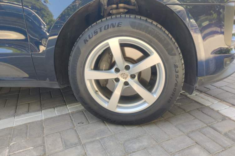 Used Porsche Macan 2021 Macan 2.0T Right Front Wheel Hub