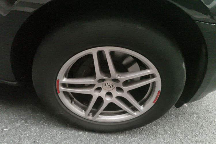 Used Porsche Macan 2021 Macan 2.0T Right Front Wheel Hub