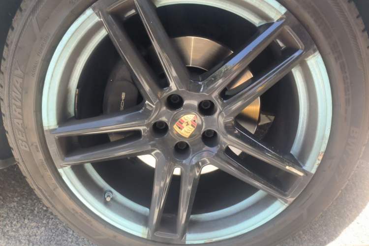 Used Porsche Macan 2021 Macan 2.0T Right Front Wheel Hub