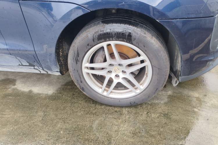 Used Porsche Macan 2021 Macan 2.0T Right Front Wheel Hub