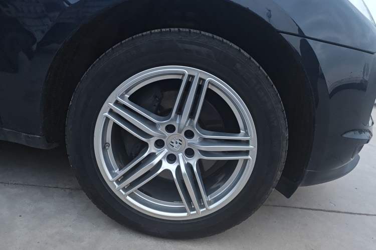 Used Porsche Macan 2021 Macan 2.0T Right Front Wheel Hub