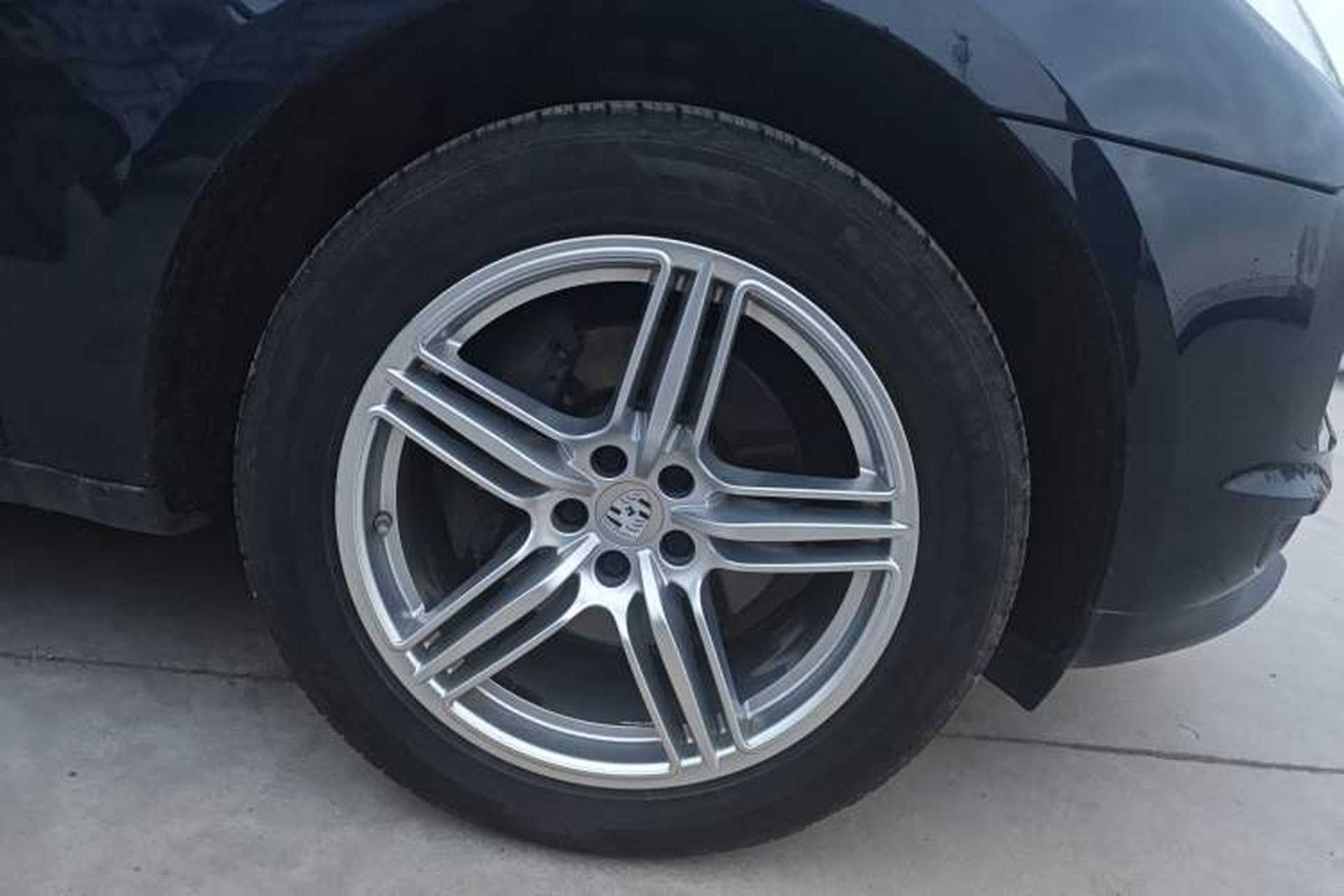 Used Porsche Macan 2021 Macan 2.0T Right Front Wheel Hub