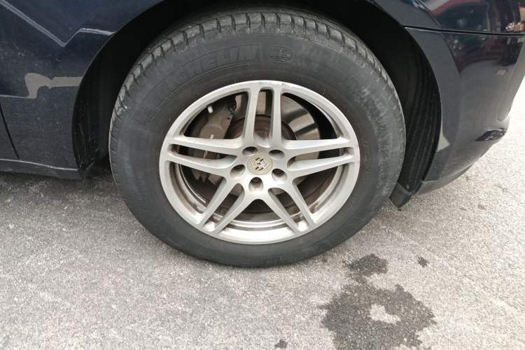 Used Porsche Macan 2021 Macan 2.0T Right Front Wheel Hub