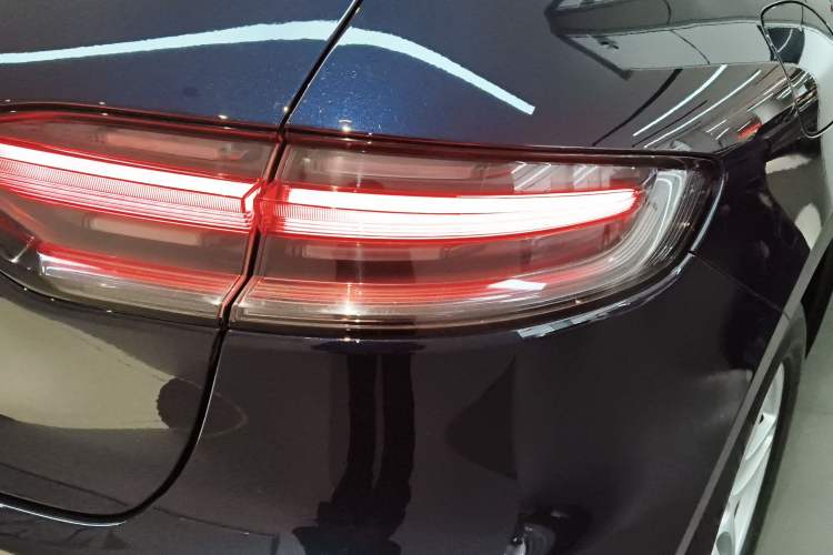 Used Porsche Macan 2021 Macan 2.0T Right Rear Taillight