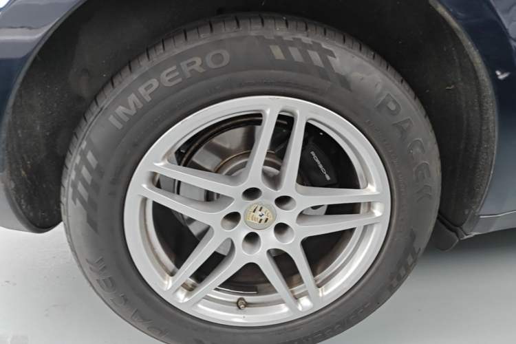 Used Porsche Macan 2021 Macan 2.0T Right Rear Wheel Hub